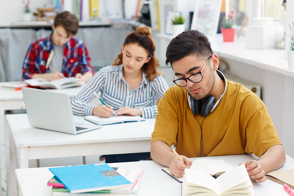 en dusuk maas alan universite bolumleri